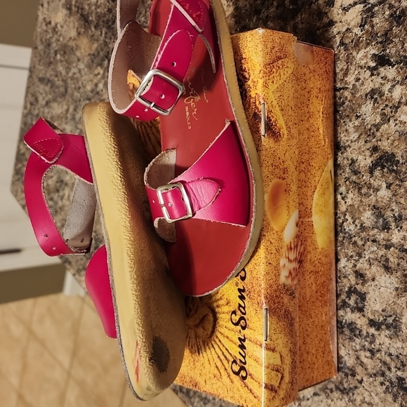 Sandals - Picture 6 of 7